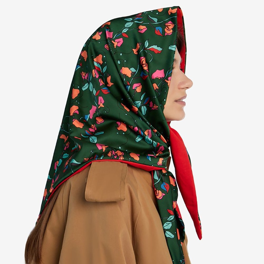 UNU Silk like Triangle Scarf Green Shawl NWT